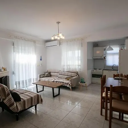 Perfect Sunlight Near The Sea Apartment